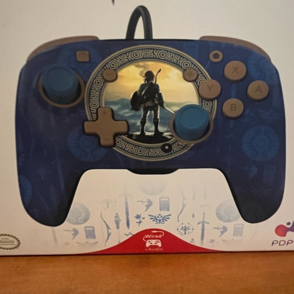 Nintendo Switch Pro Wired Controller (Zelda Edition) - Picture 3 of 4